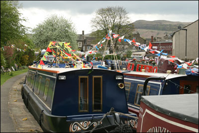 mooring towards locks